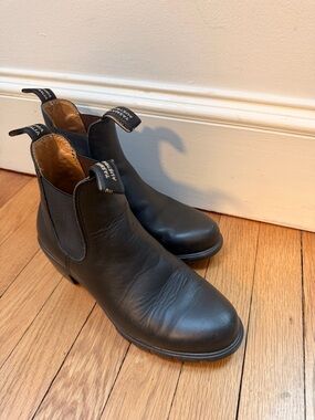 Blundstone Black Leather Chelsea Boots